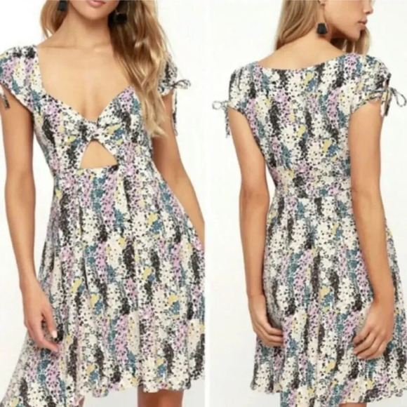 Free People Miss Right Cutout Skater Dress Size XS Ditzy Floral Pockets - Picture 11 of 11